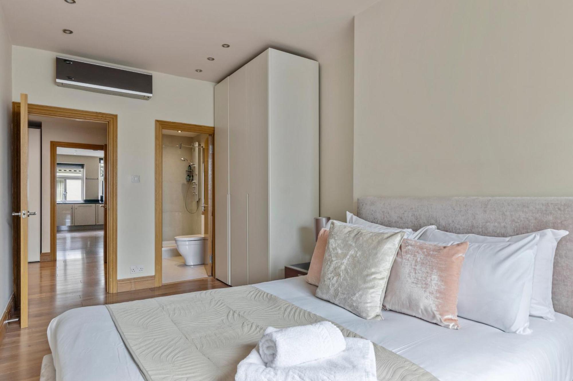 Enchanting Hideaway - La Reserve South Kensington Londen Buitenkant foto